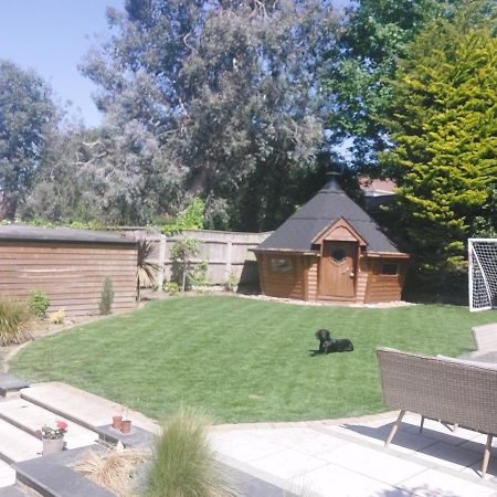 Beach House, With Bbq Lodge And Hot Tub! Bournemouth Exterior foto